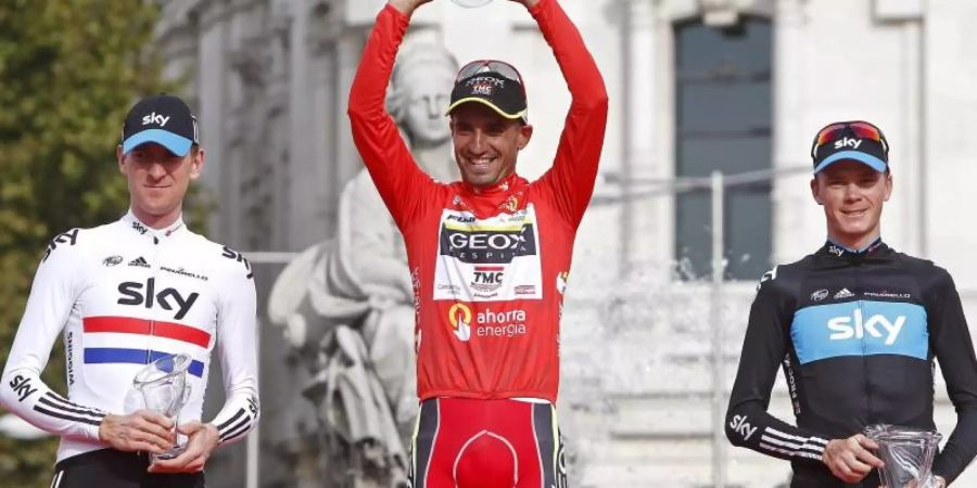 Juan José Cobo Acebo (M.) stand 2011 ganz oben auf dem Vuelta-Podium vor Chris Froome (r) und Bradley Wiggins. Foto: Jose Manuel Vidal