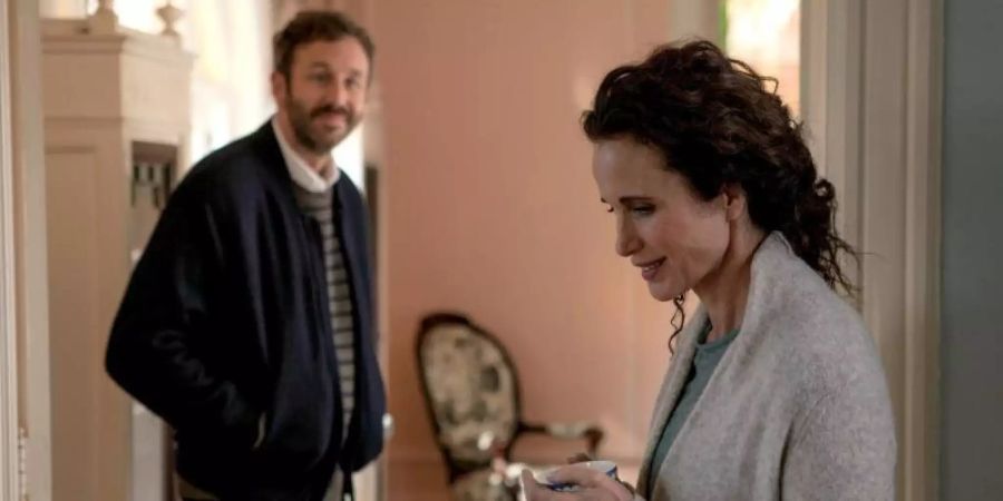 Suzanne (Andie MacDowell) und ihr Sohn (Chris O'Dowd) entfremden sich voneinander und nähern sich wieder an. Foto: -/Kinostar