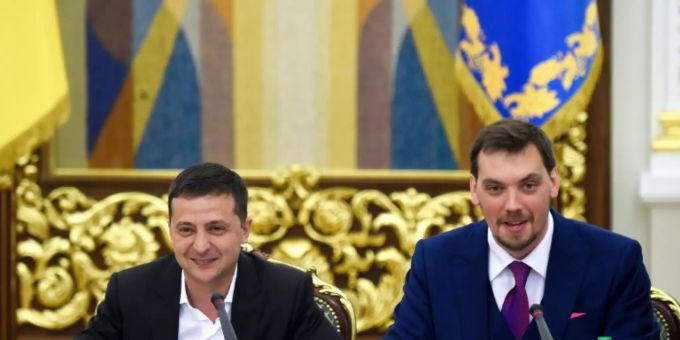 Präsident Selenskyj (l.) und Ministerpräsident Gontscharuk