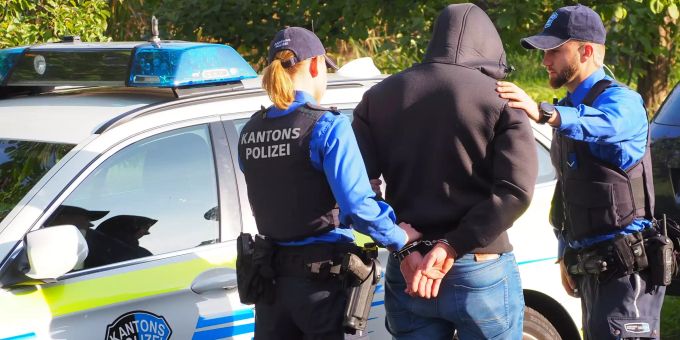 In Rupperswil AG - Polizei stoppt Autoeinbrecher