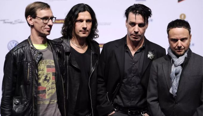 Die Mitglieder der Band Rammstein Paul Landers (v.l.), Christopher Schneider, Till Lindemann und Oliver Riedel. Rammstein