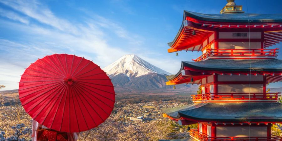 Japan Tokio Fujiyama Berg Sonnenaufgang roter Sonnenschirm