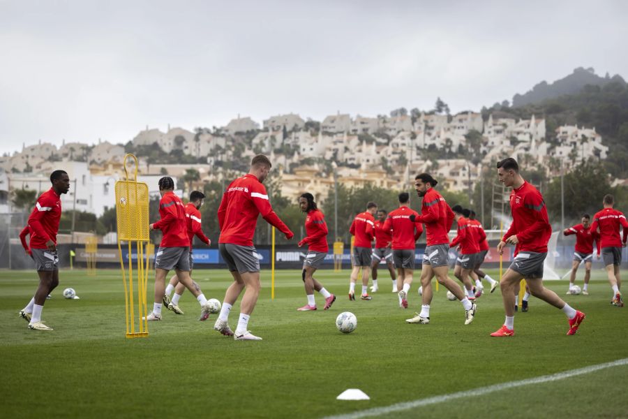 Die Schweizer Nati bereitet sich in La Manga (Spanien) auf die zwei anstehenden Testspiele vor.