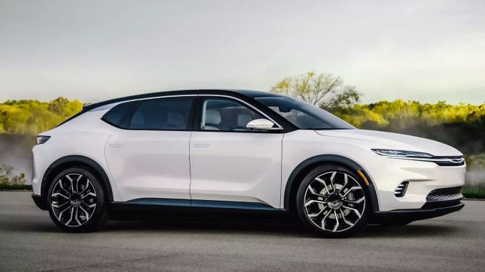Die STLA-Large-Plattform packt bis zu zwei Mal 330kW Motorleistung in das E-Skateboard unter dem Blech Chrysler Airflow Concept