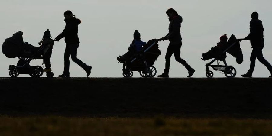 Weniger als die Hälfte der Erwachsenen hält Deutschland einer Umfrage zufolge für ein kinderfreundliches Land. Foto: Felix Kästle/dpa