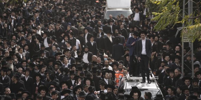 Hunderttausende versammelten sich zur Beerdigung des Rabbi Chaim Kanievsky in Bnei Brak. Chaim Kanievsky