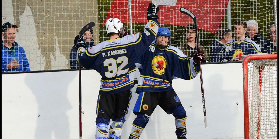 Jubel der 1. Mannschaft der IHC Oensingen Roadrunners nach erzieltem Tor. - Oensingen