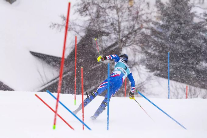 Clement Noel fällt beim Slalom in Adelboden mit einem Einfädler aus. Slalom Adelboden Clement Noel