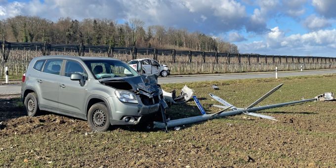 Beide Fahrzeuglenkende mussten hospitalisiert werden. Beide Fahrzeuglenkende mussten hospitalisiert werden.