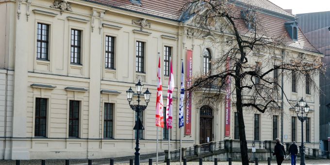 Das Jüdische Museum plant eine Ausstellung zu jüdischem Leben in der DDR und bittet dazu um Unterstützung aus der Bevölkerung. Das Jüdische Museum plant eine Ausstellung zu jüdischem Leben in der DDR und bittet dazu um Unterstützung aus der Bevölkerung.