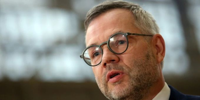 Roth: Putin über weitere westliche Massnahmen gezielt «im Unklaren» lassen Roth: Putin über weitere westliche Massnahmen gezielt «im Unklaren» lassen