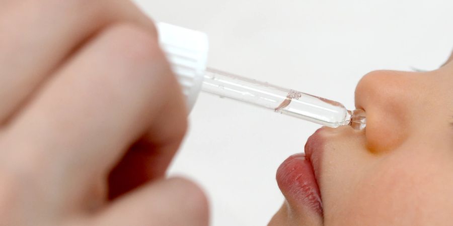 Kind Nasentropfen Pipette