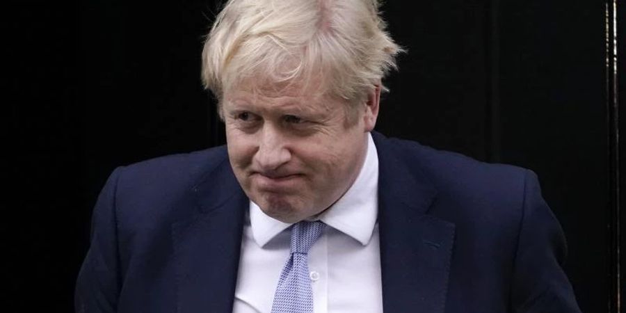 Boris Johnson hat sich für seinen Umgang mit den Vorwürfen über Partys im Lockdown in der Downing Street entschuldigt. Foto: Alberto Pezzali/AP/dpa