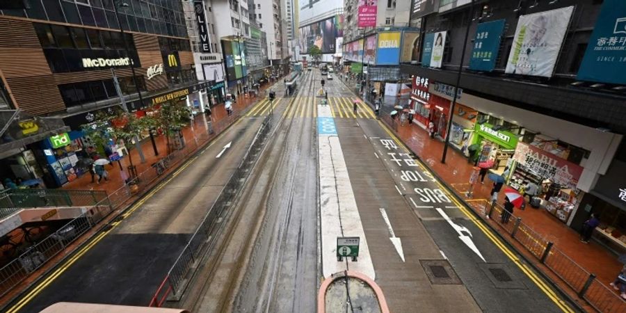 Leere Strasse im Corona-geplagten Hongkong