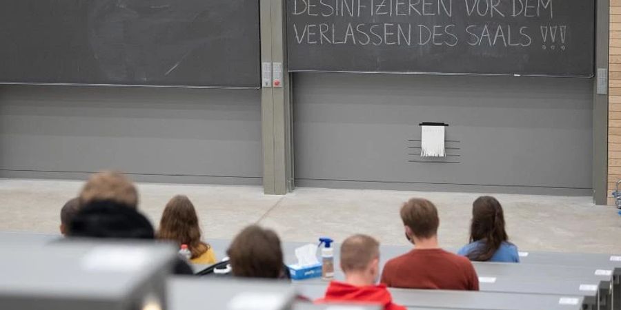 Studierende fühlen sich auch im laufenden Semester psychisch stark belastet. Foto: Sebastian Gollnow/dpa/Symbolbild