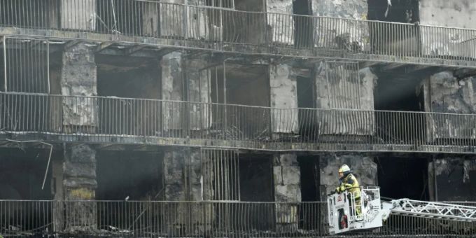 Roboterhund nach Grossbrand von Wohnkomplex in Essen im Einsatz Roboterhund nach Grossbrand von Wohnkomplex in Essen im Einsatz