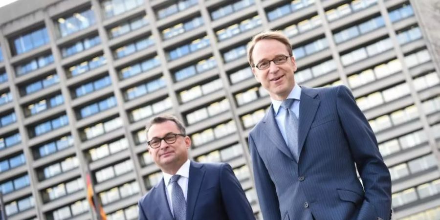 Joachim Nagel (l) hat das Amt des Bundesbank-Präsidenten von Jens Weidmann übernommen (Archivbild). Foto: Arne Dedert/dpa