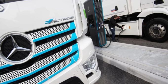 Daimler Truck beendete seine geschäftlichen Aktivitäten in Russland. Foto: Marijan Murat/dpa Daimler