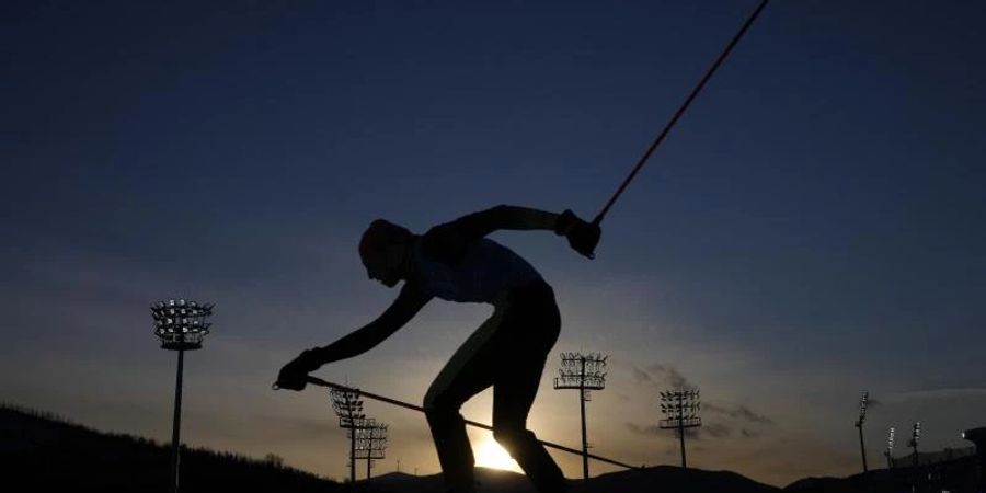 Der russische Biathlon-Verband RBU hat entschieden weder in den anstehenden Weltcups noch im IBU-Cup anzutreten. Foto: Kirsty Wigglesworth/AP/dpa