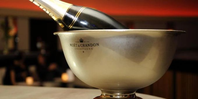 Eine Champagner-Flasche. Foto: picture alliance / dpa Eine Champagner-Flasche. Foto: picture alliance / dpa