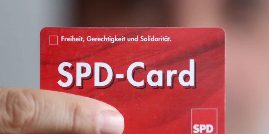 ARCHIV - Auch die Sozialdemokraten haben trotz ihres Sieges bei der Bundestagswahl im vergangenen Jahr Mitglieder verloren. Foto: Roland Weihrauch/dpa