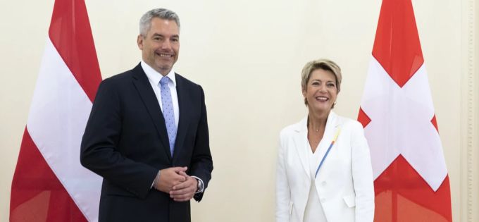 Der damalige Innenminister Österreichs, Karl Nehammer (links), bei einem Arbeitsbesuch bei Justizministerin Karin Keller-Sutter (rechts), am 19. August 2021 in Bern. Karl Nehammer Karin Keller-Sutter