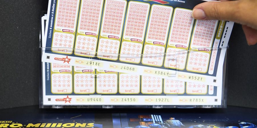 Eine in der Schweiz lebende Person hat bei Euro Millions ein glückliches Händchen bewiesen: Sie hat am Freitag 68,8 Millionen Franken gewonnen, wie Lotterie Romande mitteilte. (Archivbild)