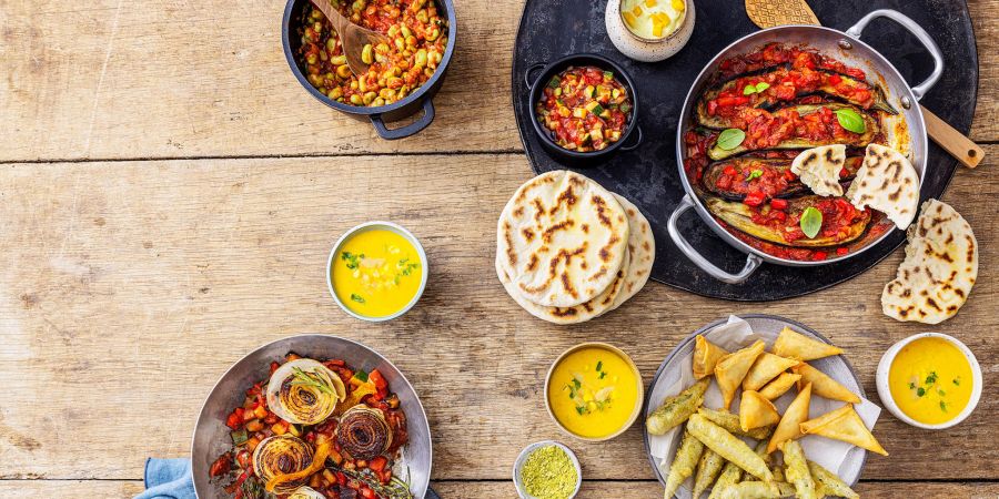 Meze Gerichte Gewürze Teller Tisch