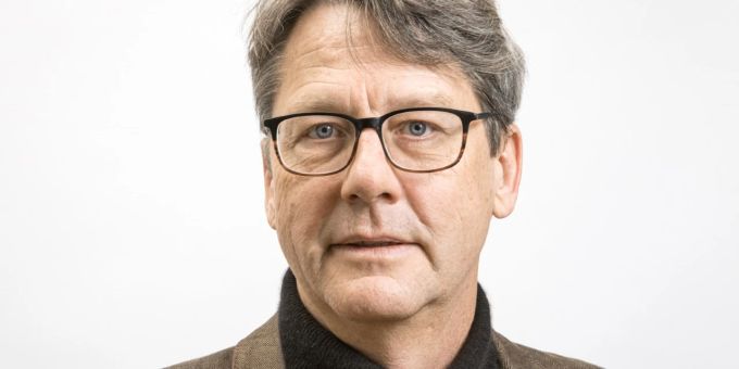 Andreas Missbach ist Geschäftsführer der Alliance Sud. Auf Nau.ch schreibt er unter «Stimmen der Schweiz» einen Gastbeitrag. Andreas Missbach mit Brille