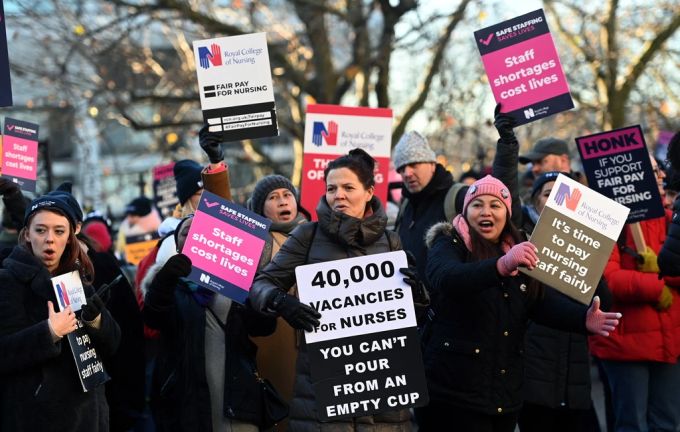 Ein Protest des britischen Gesundheitspersonals in London. nhs