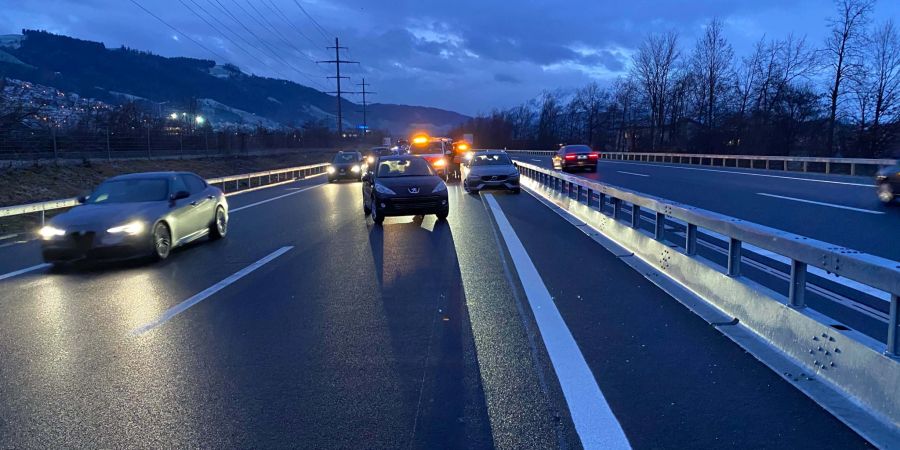 Kollisionsunfall zwischen zwei Autos auf der A14