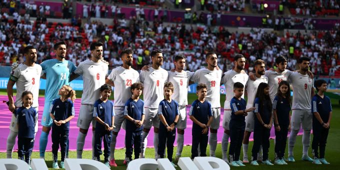 Irans Spieler bei der Nationalhymne vor dem Spiel gegen Wales. wm 2022