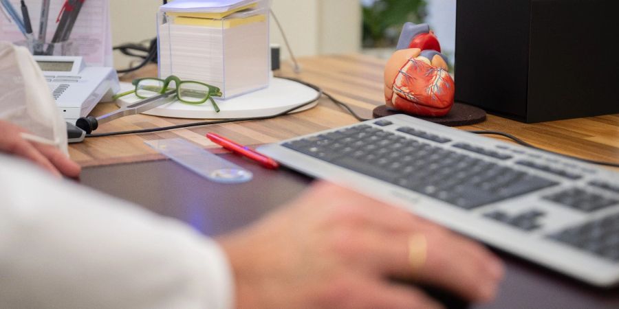 Laut Barmer Arzneimittelreport könnten bundesweit 70.000 Todesfälle vermieden werden, wenn bei Medikamententherapien Patientendaten mehr genutzt würden.