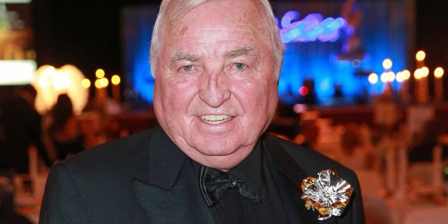 Bei Trainer-Legende Ulli Wegner wurde ein bösartiger Darm-Tumor operativ entfernt.