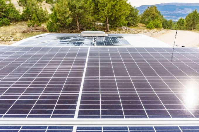 Je nach Ort und Anlage erzeugen die Solarmodule unterschiedlich viel Solarenergie. Solarmodule