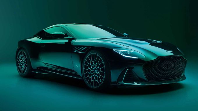 Die grossen Kühllufteinlässe des Ultimate sind nötig um die 770PS mit Frischluft zu versorgen Aston Martin DBS 770