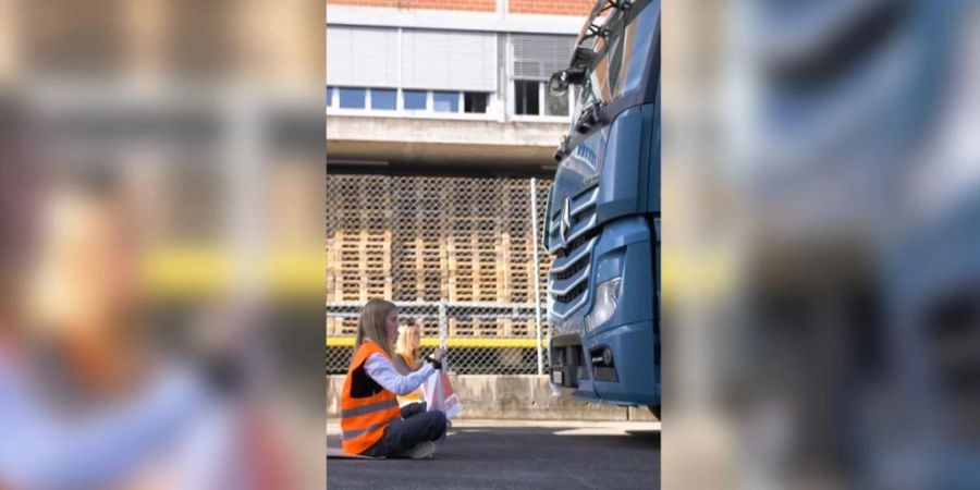 Der Schweizer Komiker Zeki tat dies bereits im vergangenen Jahr in einem inszenierten Video.