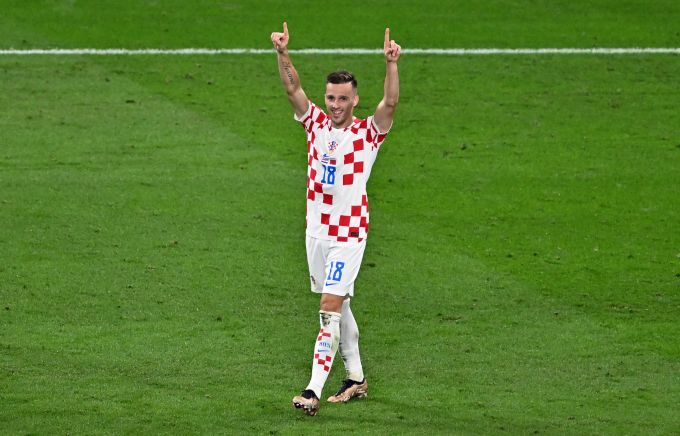 Mislav Orsic bejubelt seinen Treffer zum 2:1 kurz vor der Pause. wm 2022