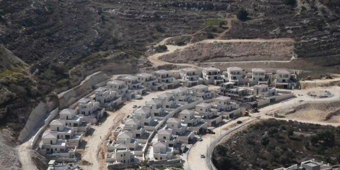 Blick auf die israelische Siedlung Givʿat Seev in der Nähe von Jerusalem. Foto: Muammar Awad/XinHua/dpa Blick auf die israelische Siedlung Givʿat Seev in der Nähe von Jerusalem. Foto: Muammar Awad/XinHua/dpa