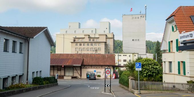 Blick auf den Bahnhof der Gemeinde Schöftland. Blick auf den Bahnhof der Gemeinde Schöftland.