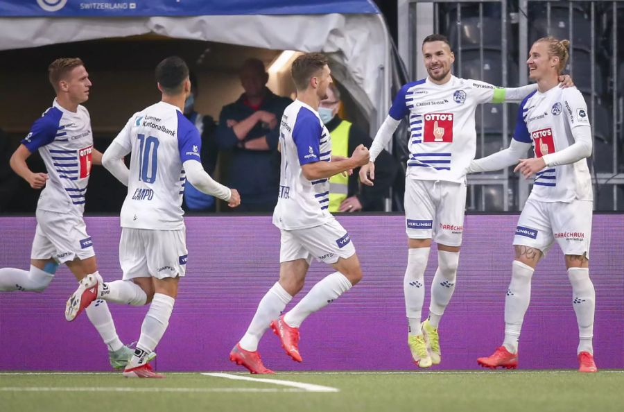 Die Luzerner jubeln über das 1:0 im Wankdorf.