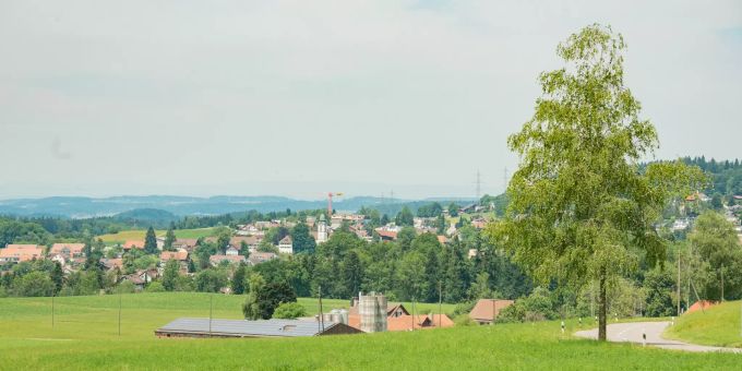Ortseinfahrt Russikon (ZH). Ortseinfahrt Russikon (ZH).
