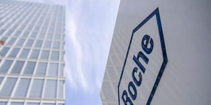 Die japanische Roche-Tochter Chugai hat von der japanischen Gesundheitsbehörde für den Corona-Cocktail Ronapreve die Zulassung zu einer weiteren Indikation erhalten. Das Mittel kann nun als Prophylaxe vor einer Ansteckung eingesetzt werden. (Archivbild) injektion