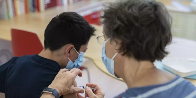 Kinder ab fünf Jahren dürfen laut Swissmedic gegen das Coronavirus geimpft werden. (Symbolbild) Coronavirus Kinder Impfung