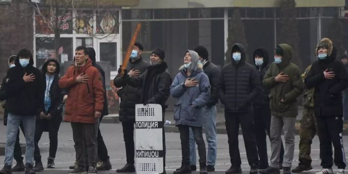 Protestierende in Kasachstan. kasachstan proteste