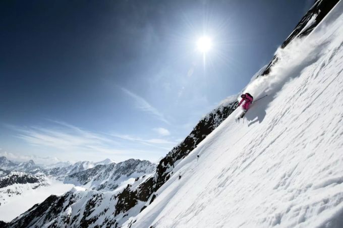 Der Stubaier Gletscher öffnet trotz Lockdown erneut die Skipisten. Stubaier Gletscher