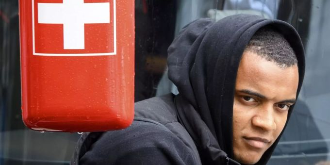 Manuel Akanji musste nach dem Nordirland-Spiel ein MRI machen. Schweizer Nati