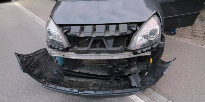 An beiden Fahrzeugen entstand Sachschaden. Unfall