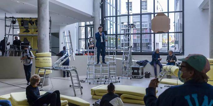 Das Haus für Gegenwartskunst des Kunstmuseums Basel richtet sich für Joseph Beuys als Happening-Baustelle ein. Das Haus für Gegenwartskunst des Kunstmuseums Basel richtet sich für Joseph Beuys als Happening-Baustelle ein.