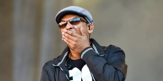 Naidoo bei einem Konzert im Juli 2015 Naidoo bei einem Konzert im Juli 2015